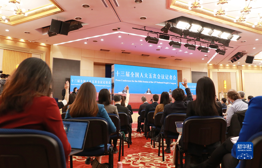 李克強(qiáng)總理出席記者會(huì)并回答中外記者提問(wèn)