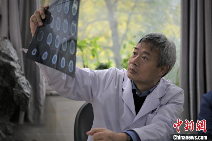 (兩會(huì)聲音)全國人大代表宋兆普:加強(qiáng)鄉(xiāng)村醫(yī)生基本保障防止隊(duì)伍后繼乏人