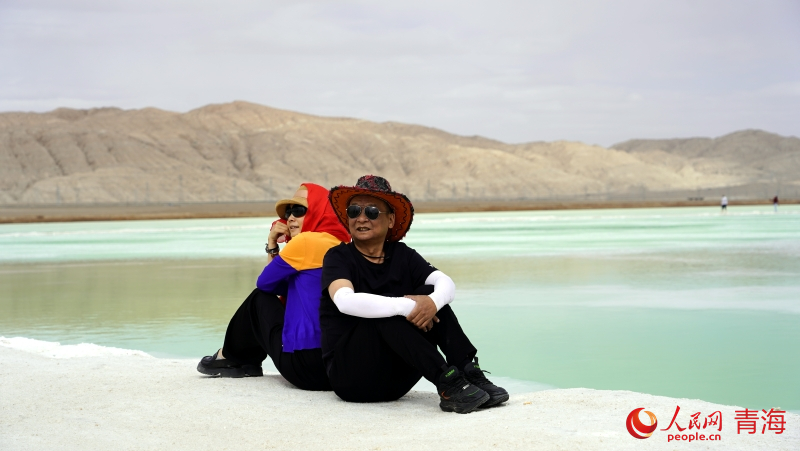 游客拍照“打卡”。人民網(wǎng) 況玉攝