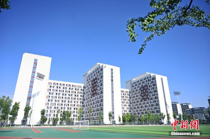 大運(yùn)村代表團(tuán)公寓外景。安源 攝