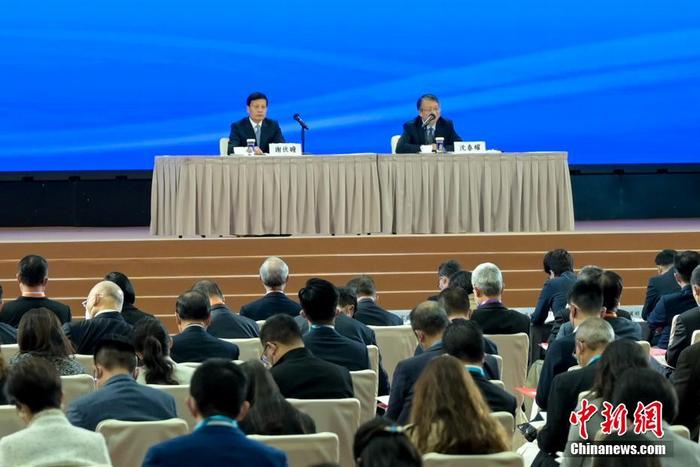 12月3日，香港特區(qū)政府在香港會議展覽中心舉行中共二十大精神宣講會，全國人大常委會法制工作委員會主任沈春耀和全國政協(xié)經(jīng)濟委員會副主任謝伏瞻出席作宣講。圖為宣講會現(xiàn)場。 <a target='_blank' href='/'><p  align=